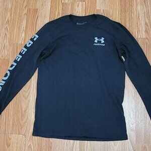 Under Armour Freedom with flag on the back long sleeve shirt size small EUC